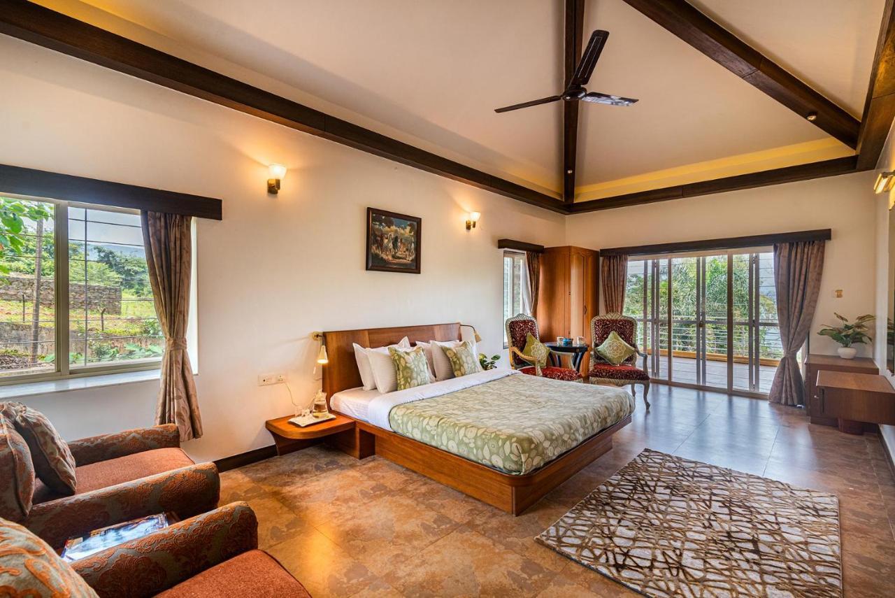 Ekam Lake House By Stayvista With Mountain & Lake Views, Outdoor Jacuzzi, Sauna, Modern Amenities & Kitchen Garden Pune Eksteriør billede