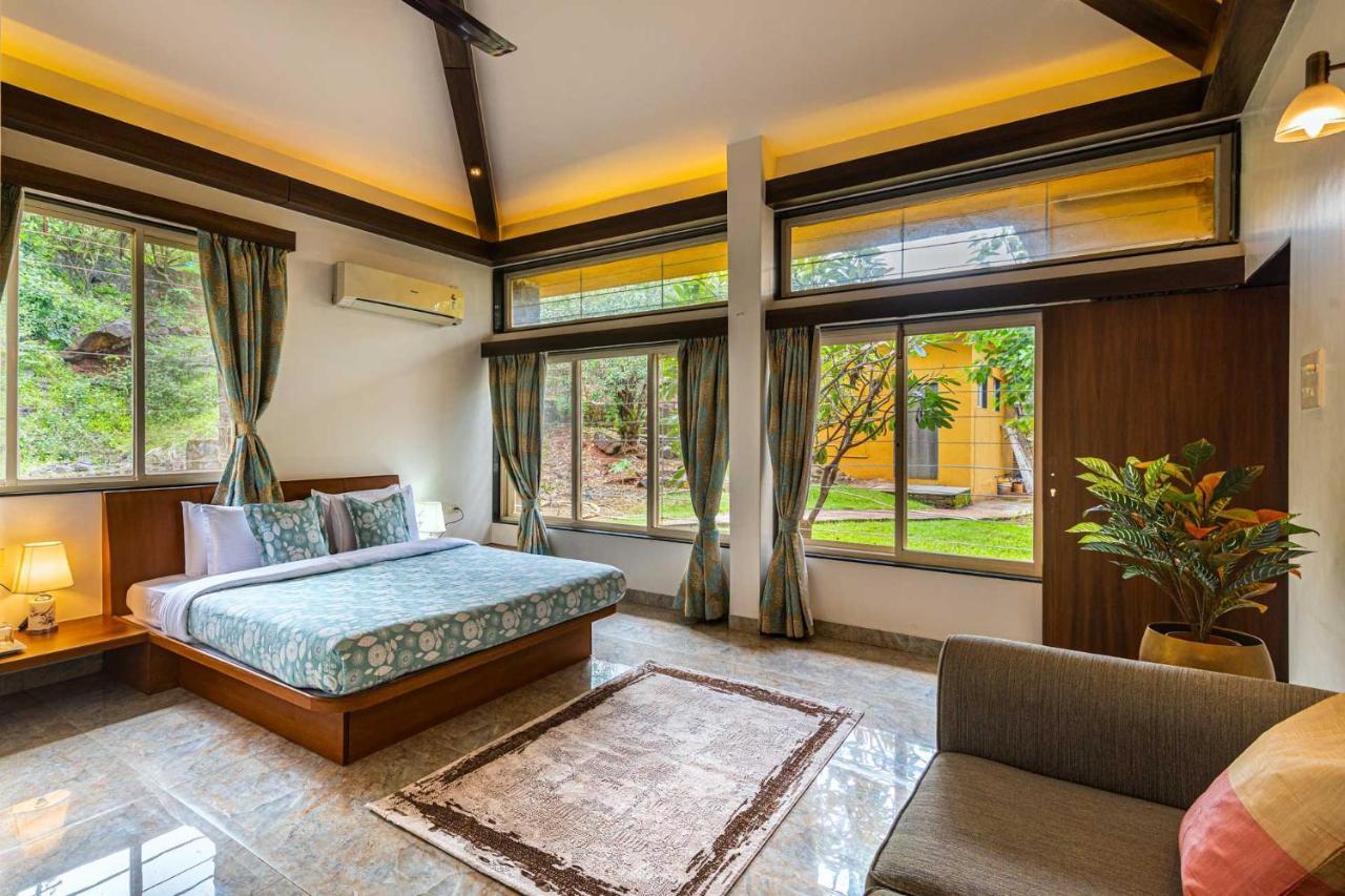 Ekam Lake House By Stayvista With Mountain & Lake Views, Outdoor Jacuzzi, Sauna, Modern Amenities & Kitchen Garden Pune Eksteriør billede