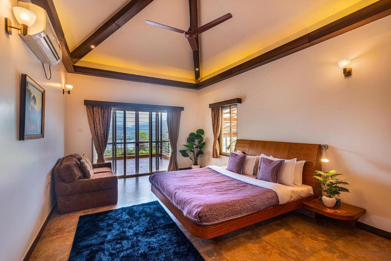 Ekam Lake House By Stayvista With Mountain & Lake Views, Outdoor Jacuzzi, Sauna, Modern Amenities & Kitchen Garden Pune Eksteriør billede