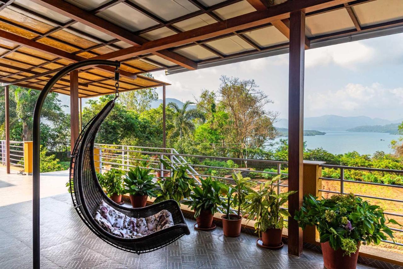 Ekam Lake House By Stayvista With Mountain & Lake Views, Outdoor Jacuzzi, Sauna, Modern Amenities & Kitchen Garden Pune Eksteriør billede
