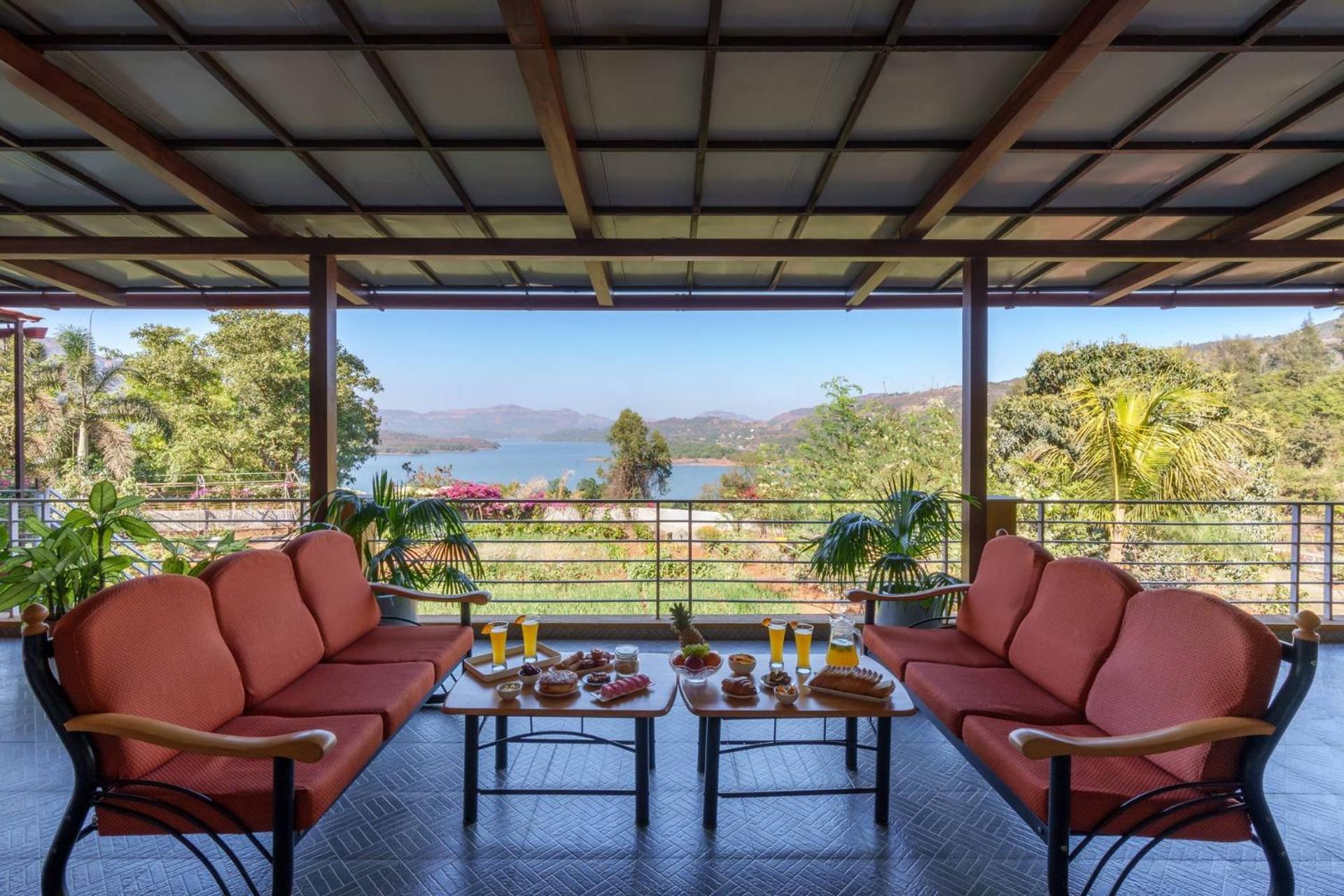 Ekam Lake House By Stayvista With Mountain & Lake Views, Outdoor Jacuzzi, Sauna, Modern Amenities & Kitchen Garden Pune Eksteriør billede