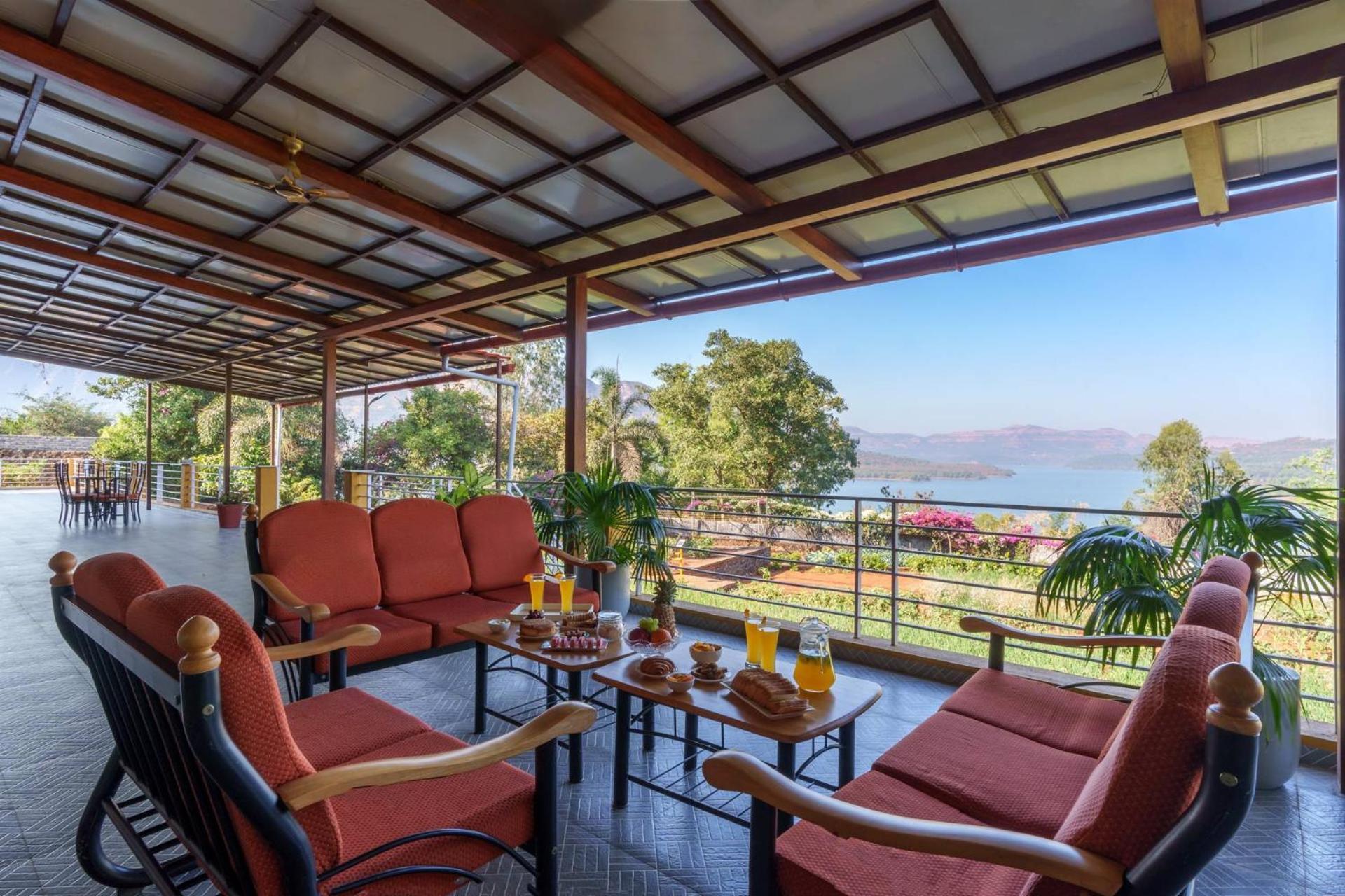 Ekam Lake House By Stayvista With Mountain & Lake Views, Outdoor Jacuzzi, Sauna, Modern Amenities & Kitchen Garden Pune Eksteriør billede